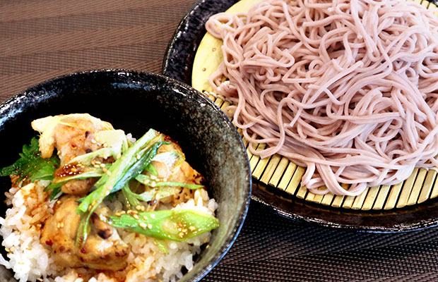 桜そばと炭火焼鶏丼のセット